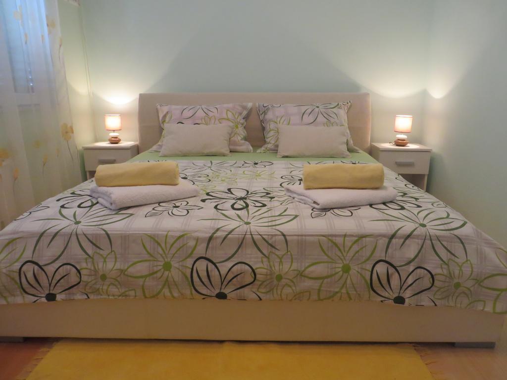Apartment Simaris - Spacious With Terrace And Sea View Sibenik Ngoại thất bức ảnh
