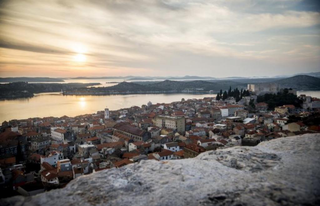 Apartment Simaris - Spacious With Terrace And Sea View Sibenik Ngoại thất bức ảnh