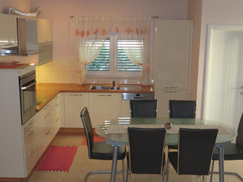 Apartment Simaris - Spacious With Terrace And Sea View Sibenik Ngoại thất bức ảnh