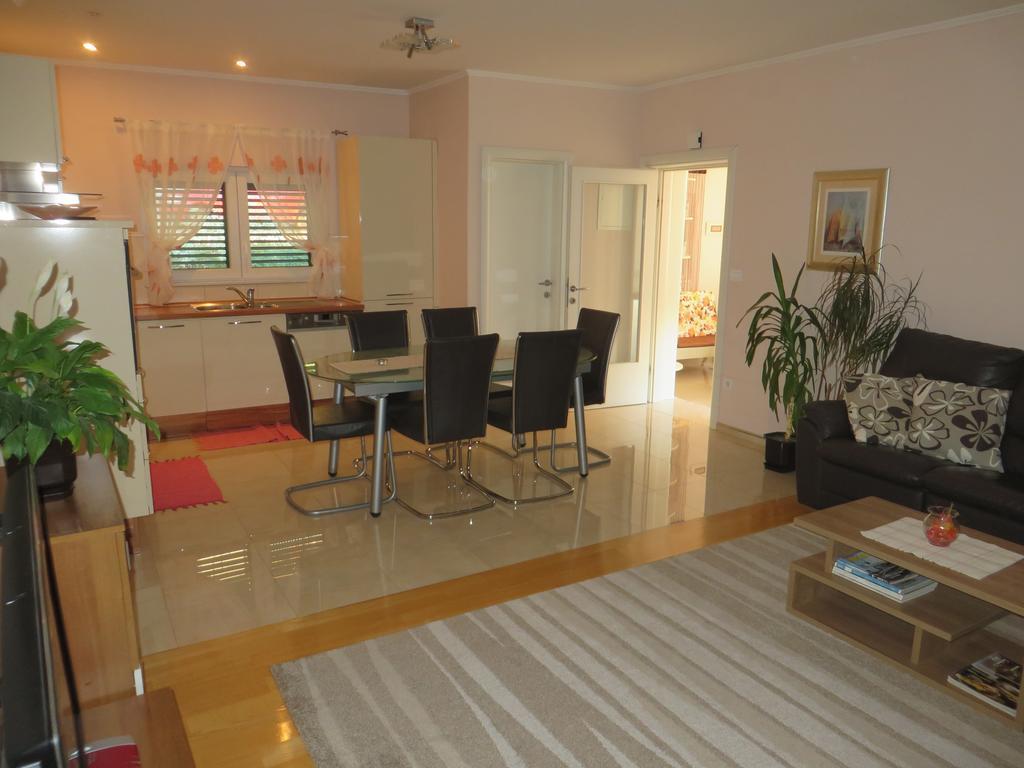 Apartment Simaris - Spacious With Terrace And Sea View Sibenik Ngoại thất bức ảnh