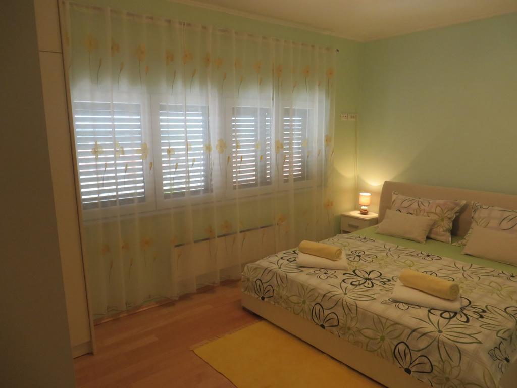 Apartment Simaris - Spacious With Terrace And Sea View Sibenik Ngoại thất bức ảnh