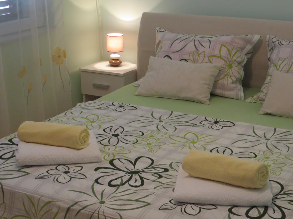 Apartment Simaris - Spacious With Terrace And Sea View Sibenik Ngoại thất bức ảnh